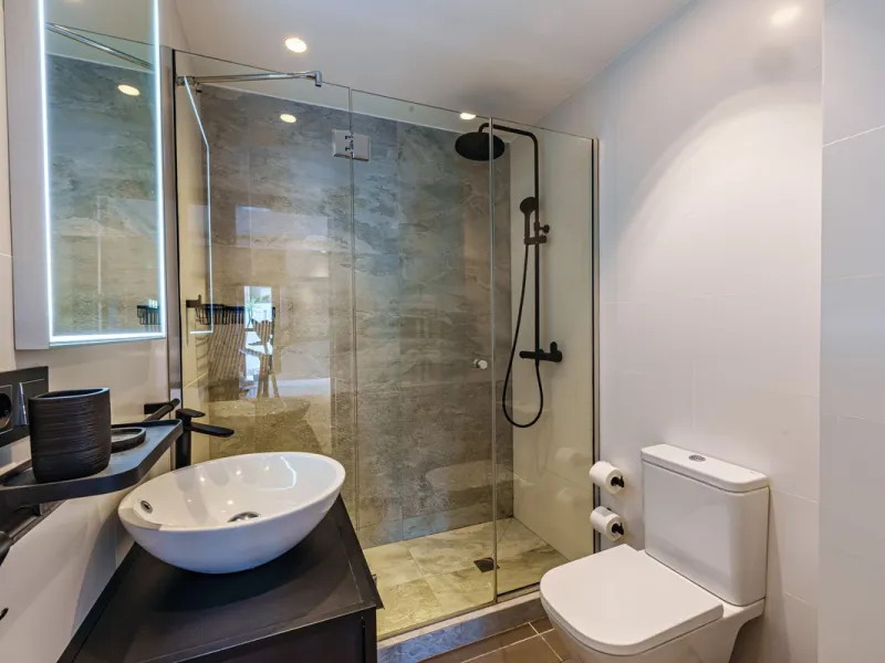 Discover this impressive luxury villa, located in the exclusive gated community of El Rosario. A property that combines privacy and comfort.