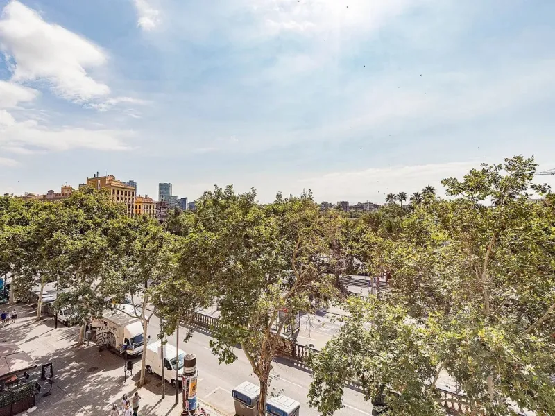 Piso de lujo reformado con vistas al Port Marítim en Barcelona