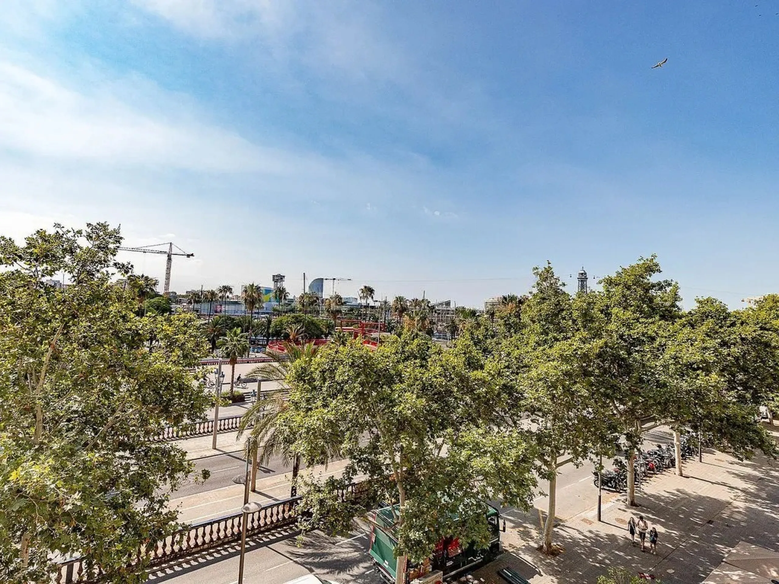 Piso de lujo reformado con vistas al Port Marítim en Barcelona