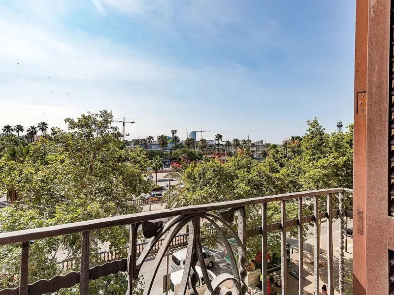 Piso de lujo reformado con vistas al Port Marítim en Barcelona