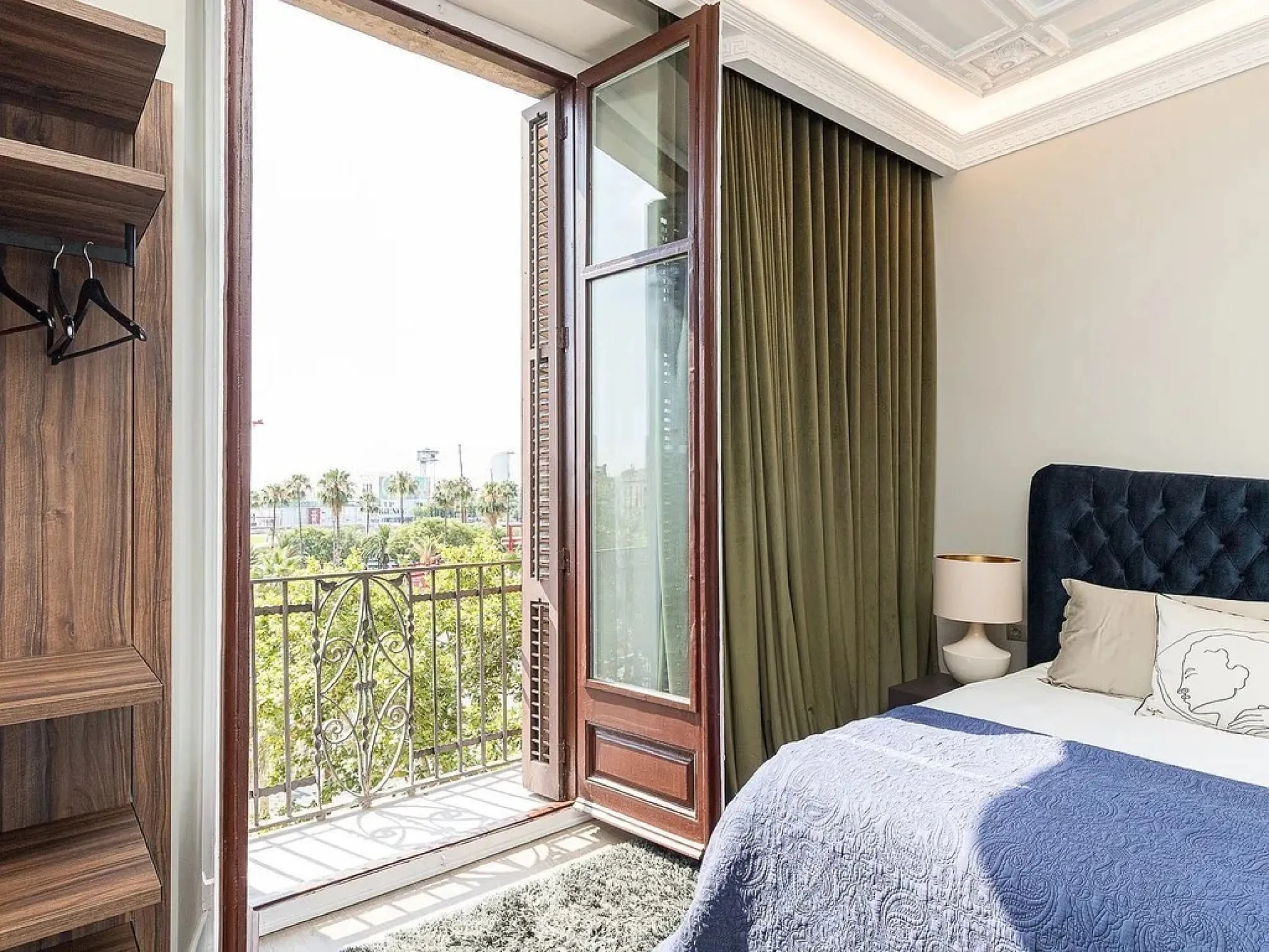 Piso de lujo reformado con vistas al Port Marítim en Barcelona