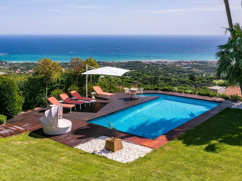 Elegant Villa with Panoramic Views, Garden and Pool in Sant Andreu de Llavaneres, Barcelona