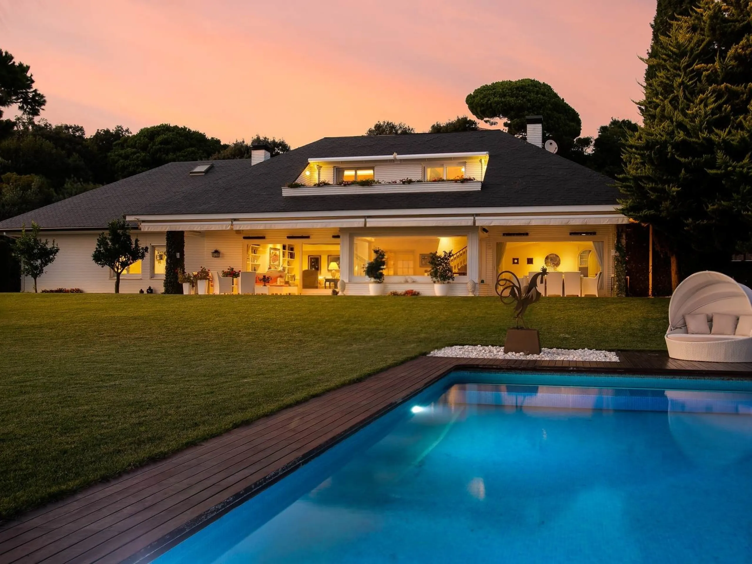 Elegant Villa with Panoramic Views, Garden and Pool in Sant Andreu de Llavaneres, Barcelona