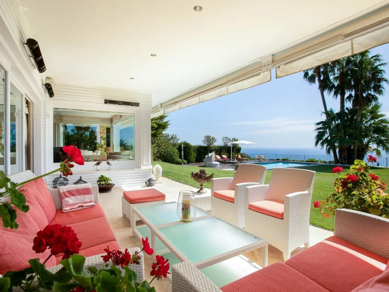 Elegant Villa with Panoramic Views, Garden and Pool in Sant Andreu de Llavaneres, Barcelona