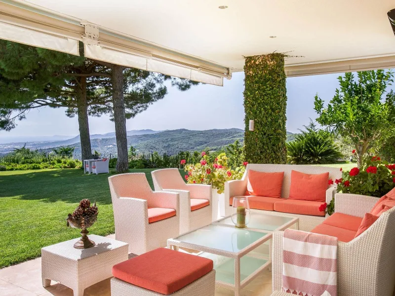 Elegant Villa with Panoramic Views, Garden and Pool in Sant Andreu de Llavaneres, Barcelona
