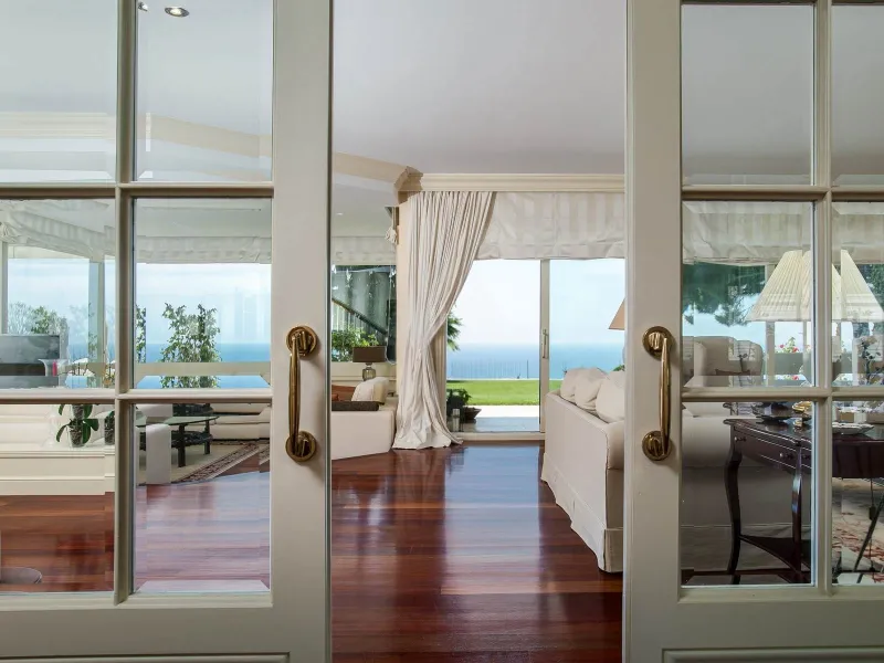 Elegant Villa with Panoramic Views, Garden and Pool in Sant Andreu de Llavaneres, Barcelona