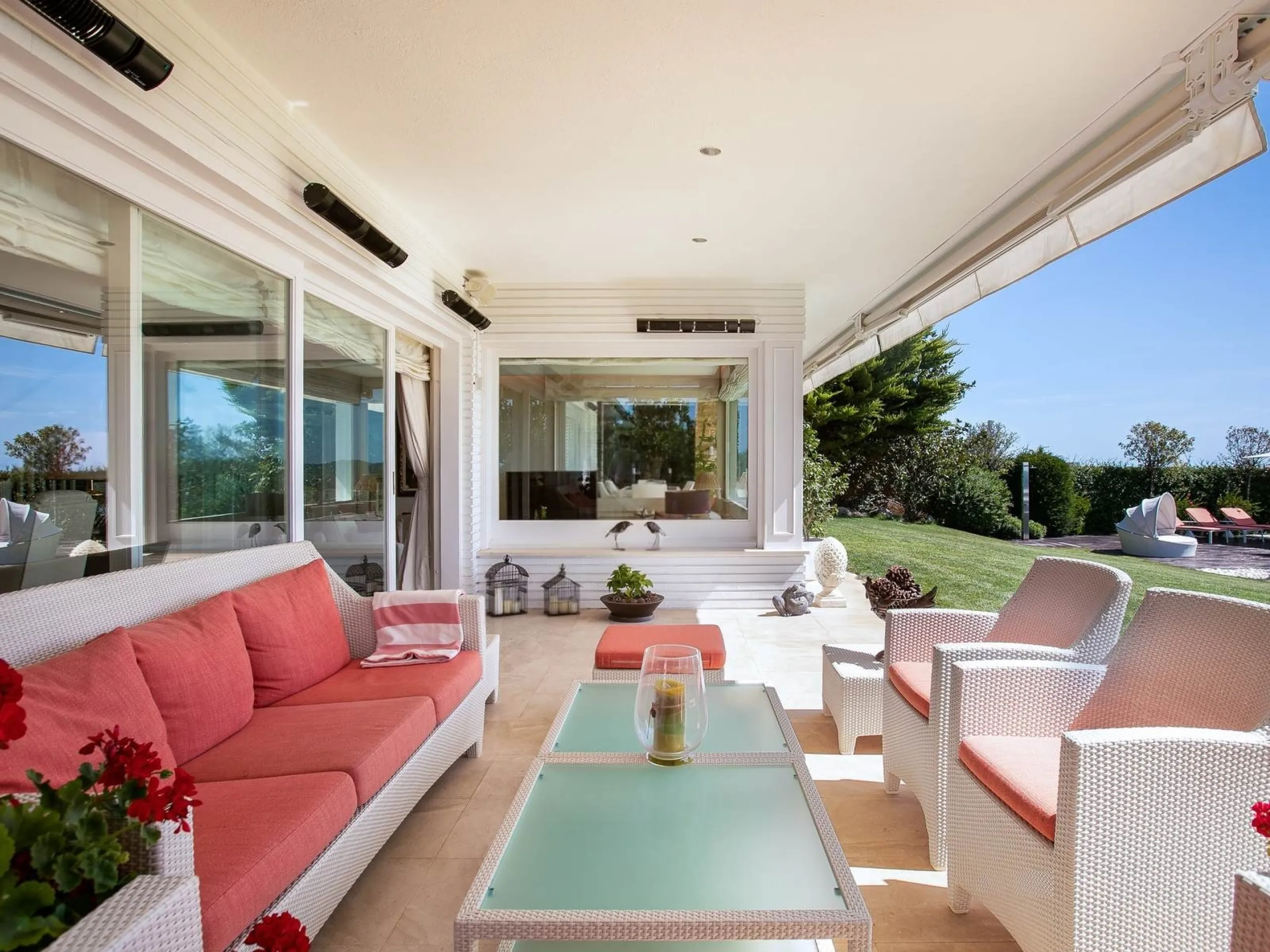 Elegant Villa with Panoramic Views, Garden and Pool in Sant Andreu de Llavaneres, Barcelona