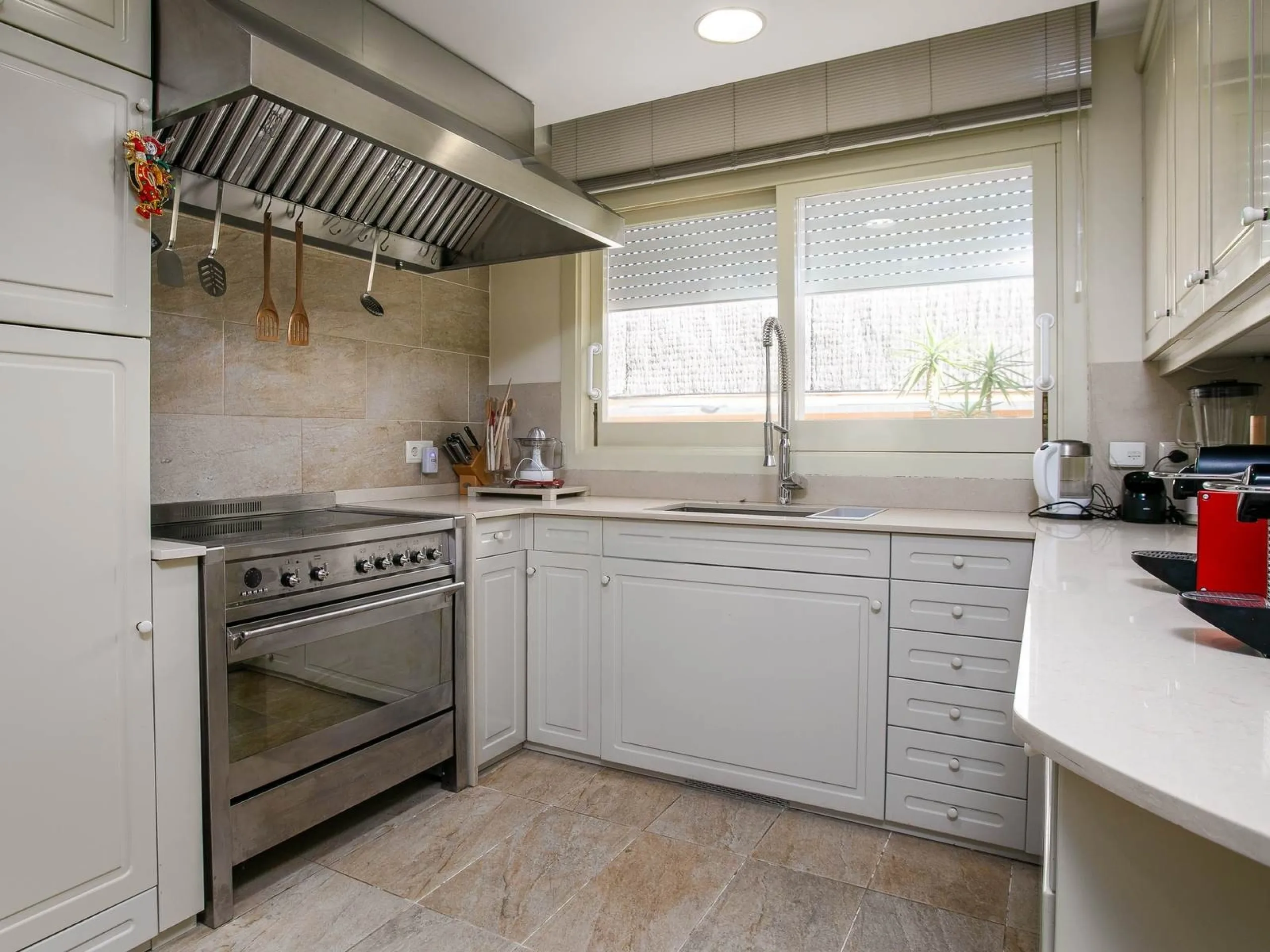 Elegant Villa with Panoramic Views, Garden and Pool in Sant Andreu de Llavaneres, Barcelona
