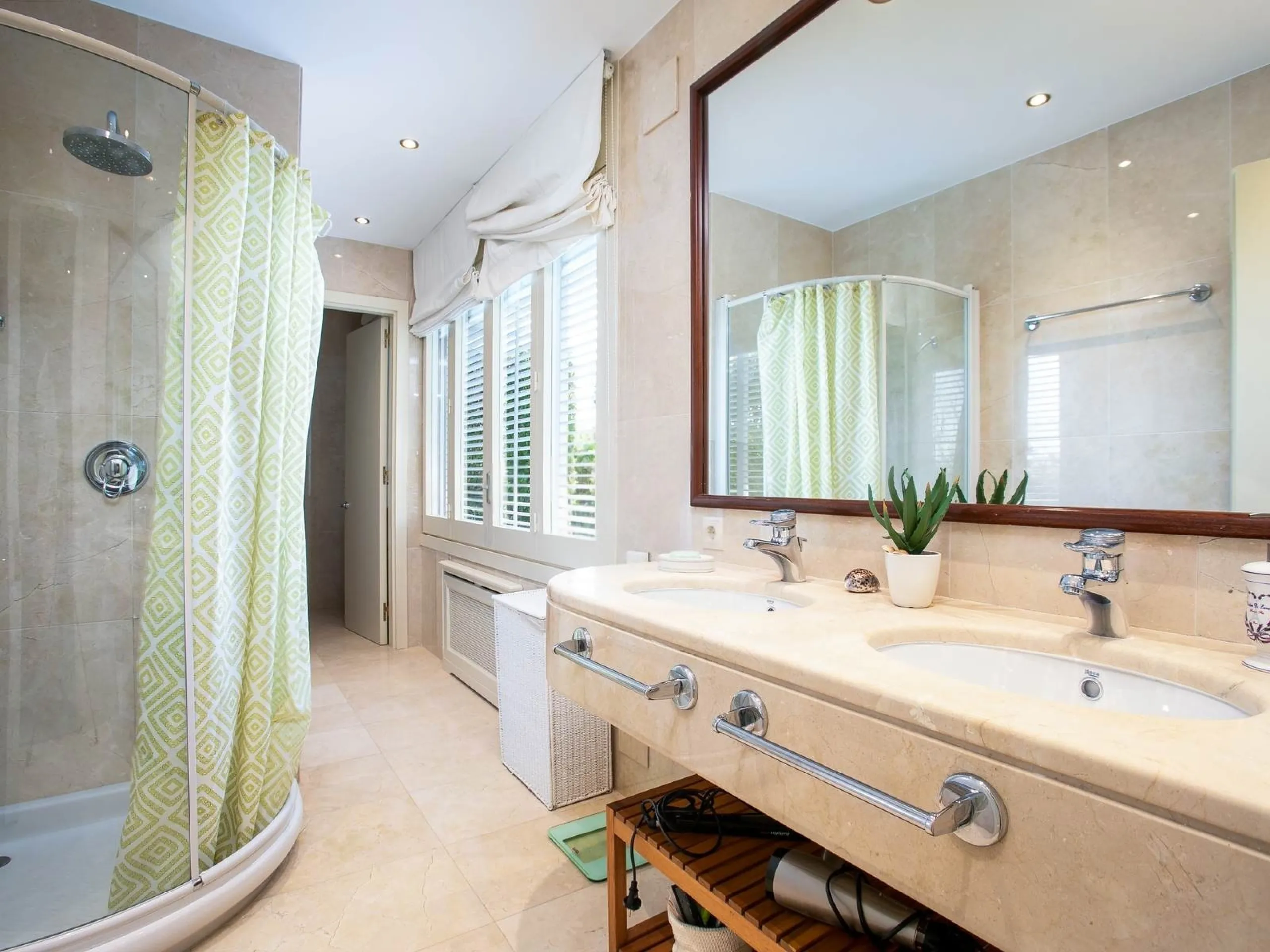 Elegant Villa with Panoramic Views, Garden and Pool in Sant Andreu de Llavaneres, Barcelona