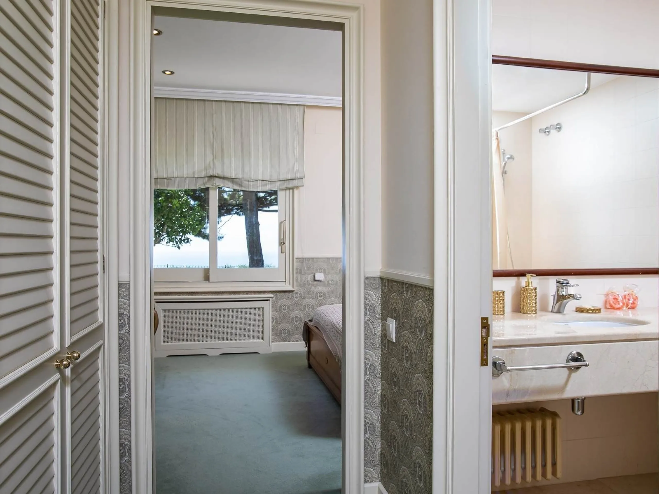 Elegant Villa with Panoramic Views, Garden and Pool in Sant Andreu de Llavaneres, Barcelona