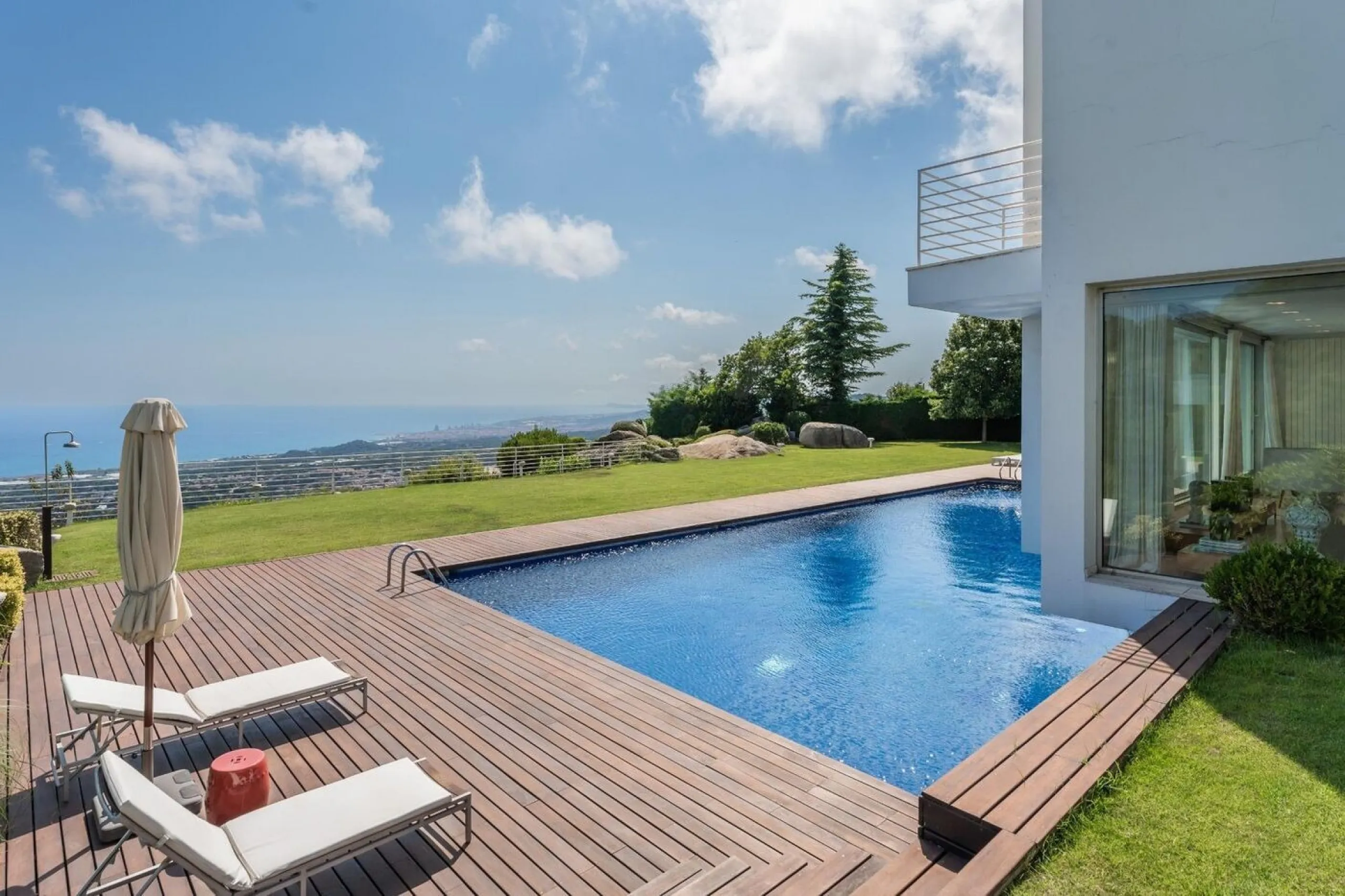 Exclusiva villa de lujo con vistas panorámicas al mar en Sant Andreu de Llavaneres, Barcelona