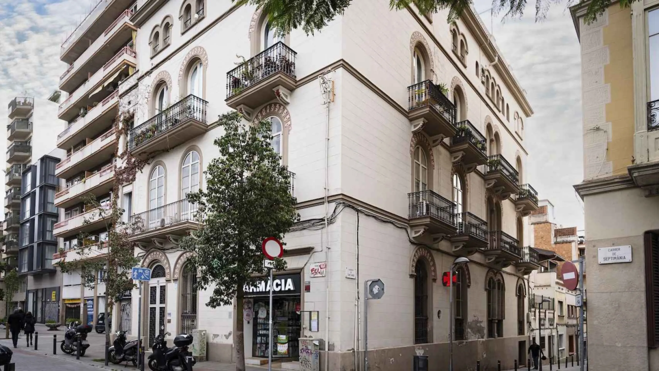 Edificio residencial renovado en el corazón de Barcelona