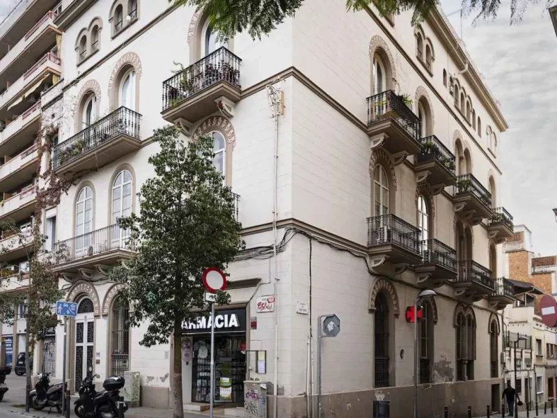 Edificio residencial renovado en el corazón de Barcelona