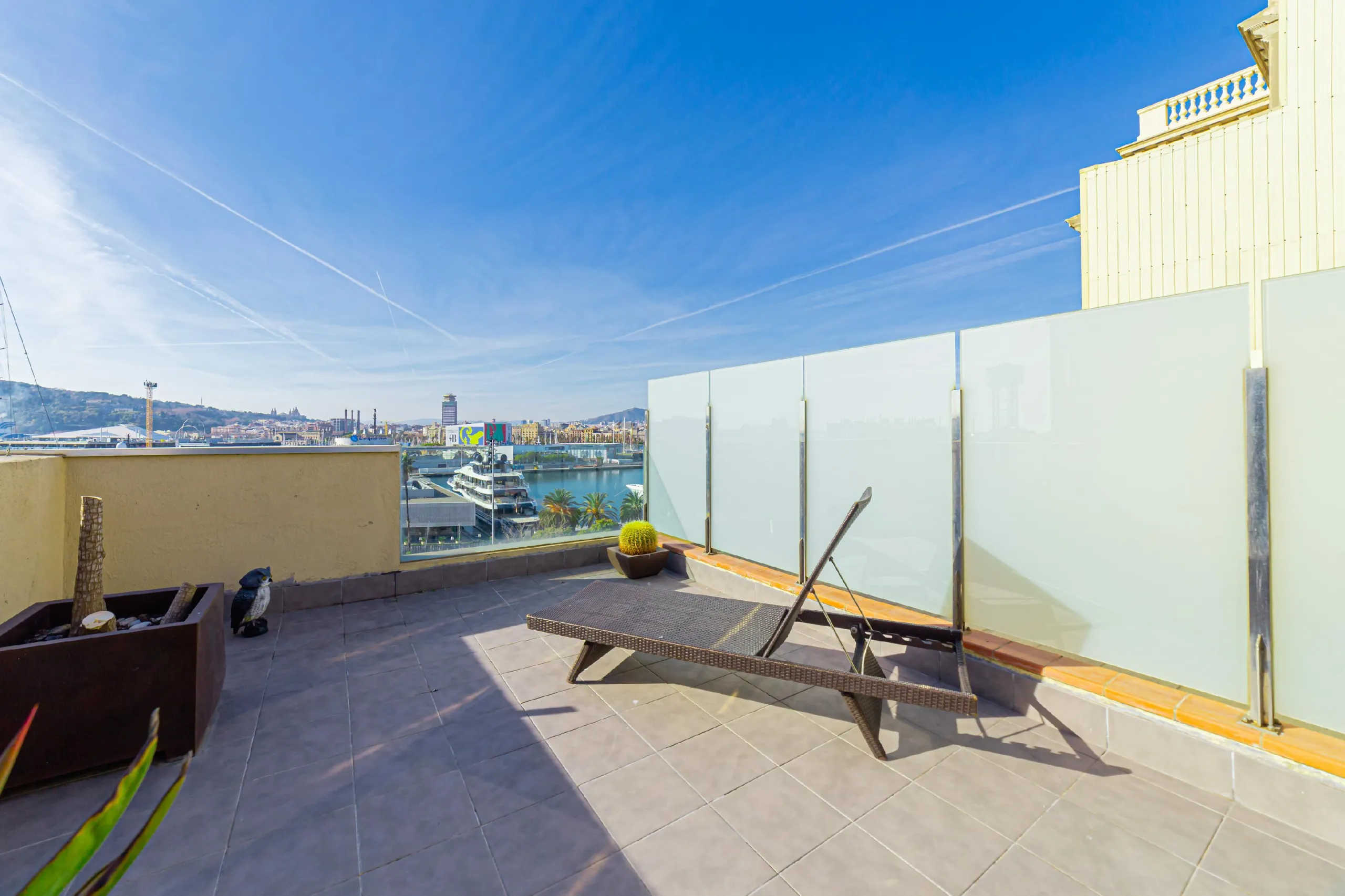 Ático con terraza y vistas al mar en Barceloneta, Barcelona