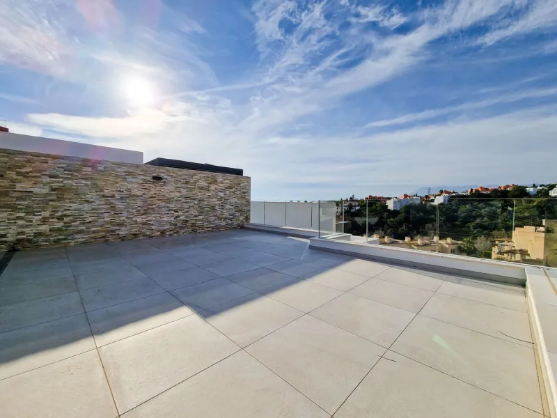 Apartment - Duplex в продаже в Marbella, Málaga. В доме 2 спален и 2 ванных комнат. Площадь дома 138 м²