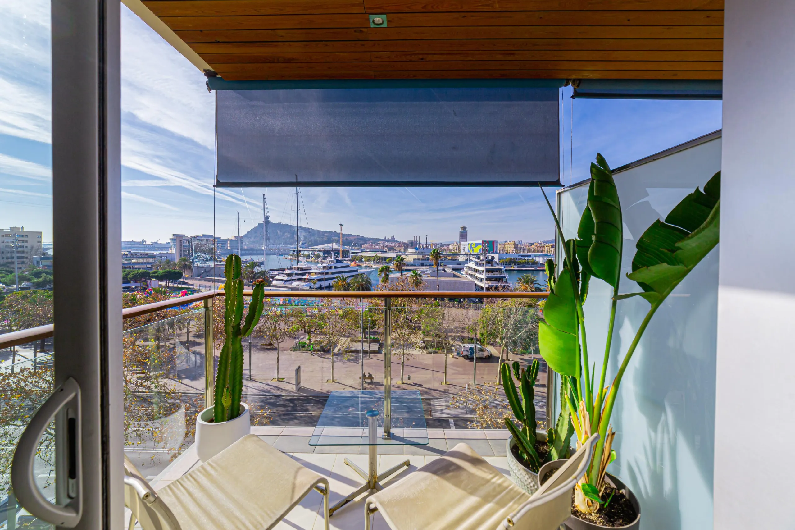 Ático con terraza y vistas al mar en Barceloneta, Barcelona