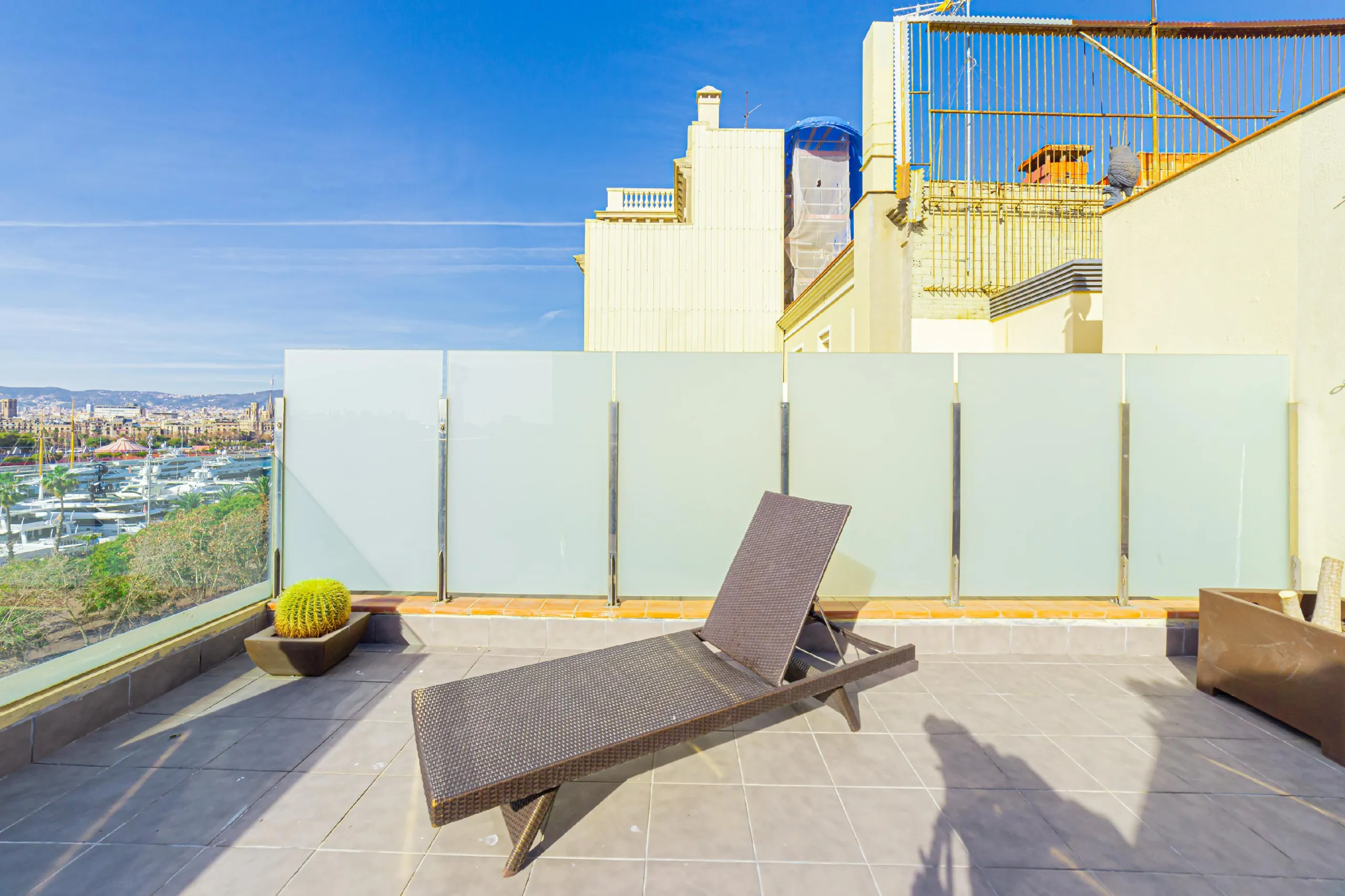 Ático con terraza y vistas al mar en Barceloneta, Barcelona