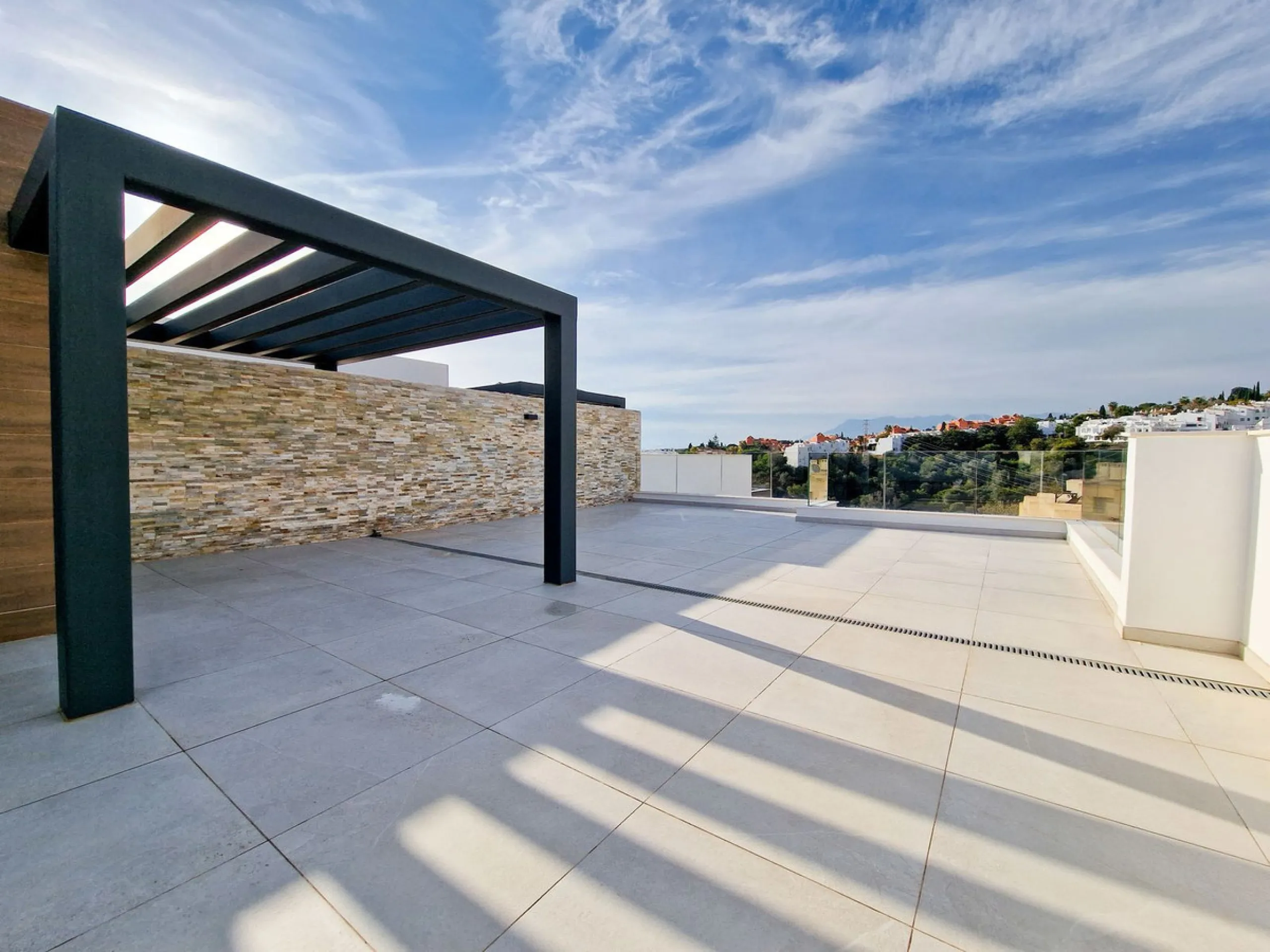 Apartment - Duplex в продаже в Marbella, Málaga. В доме 2 спален и 2 ванных комнат. Площадь дома 138 м²