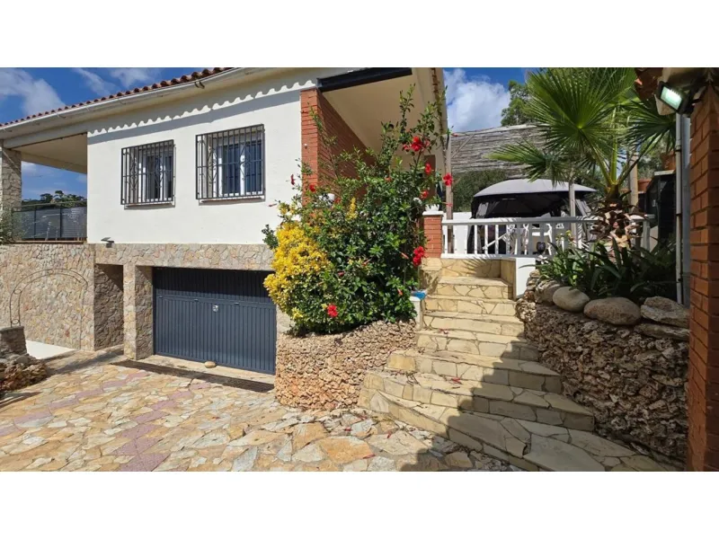 Beautiful Renovated House with Private Pool and Independent Apartments in Mont Lloret, Costa Brava