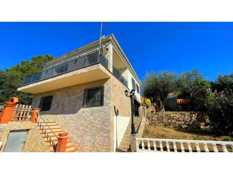 Beautiful Renovated House with Private Pool and Independent Apartments in Mont Lloret, Costa Brava