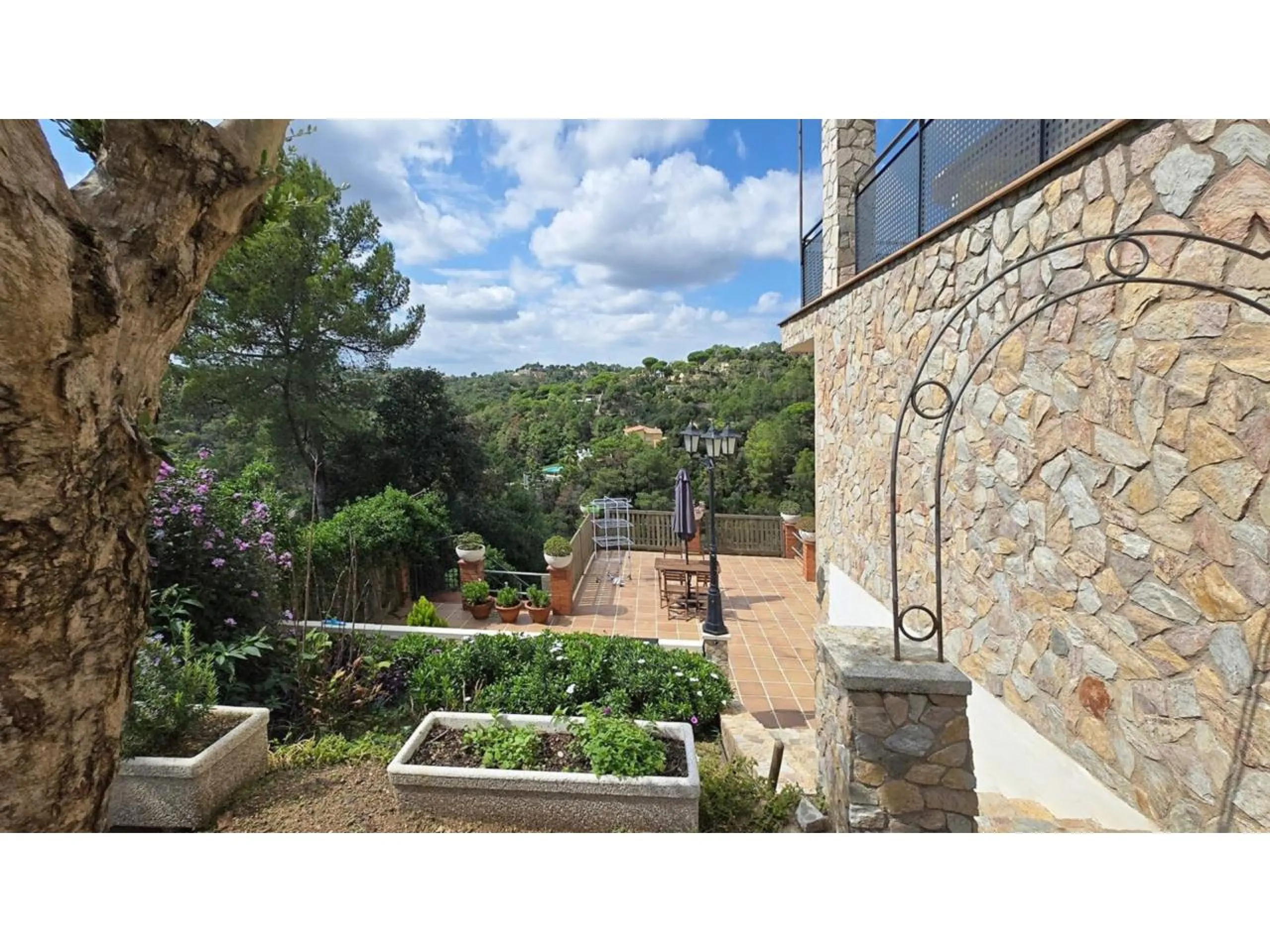 Beautiful Renovated House with Private Pool and Independent Apartments in Mont Lloret, Costa Brava