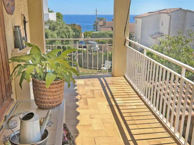 Magnífica casa con jardín y piscina en Cala Canyelles, Lloret de Mar, Costa Brava