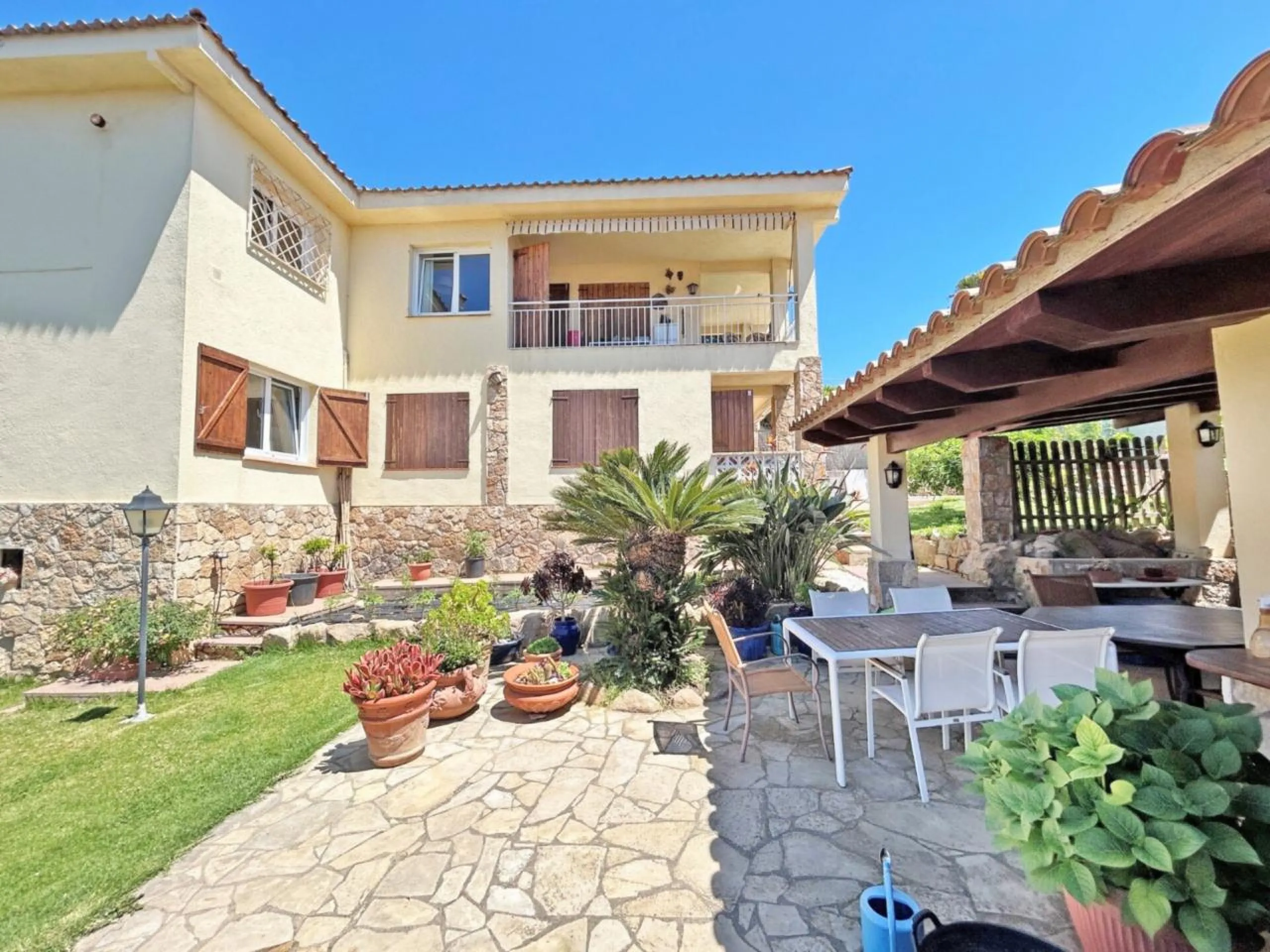Magnífica casa con jardín y piscina en Cala Canyelles, Lloret de Mar, Costa Brava