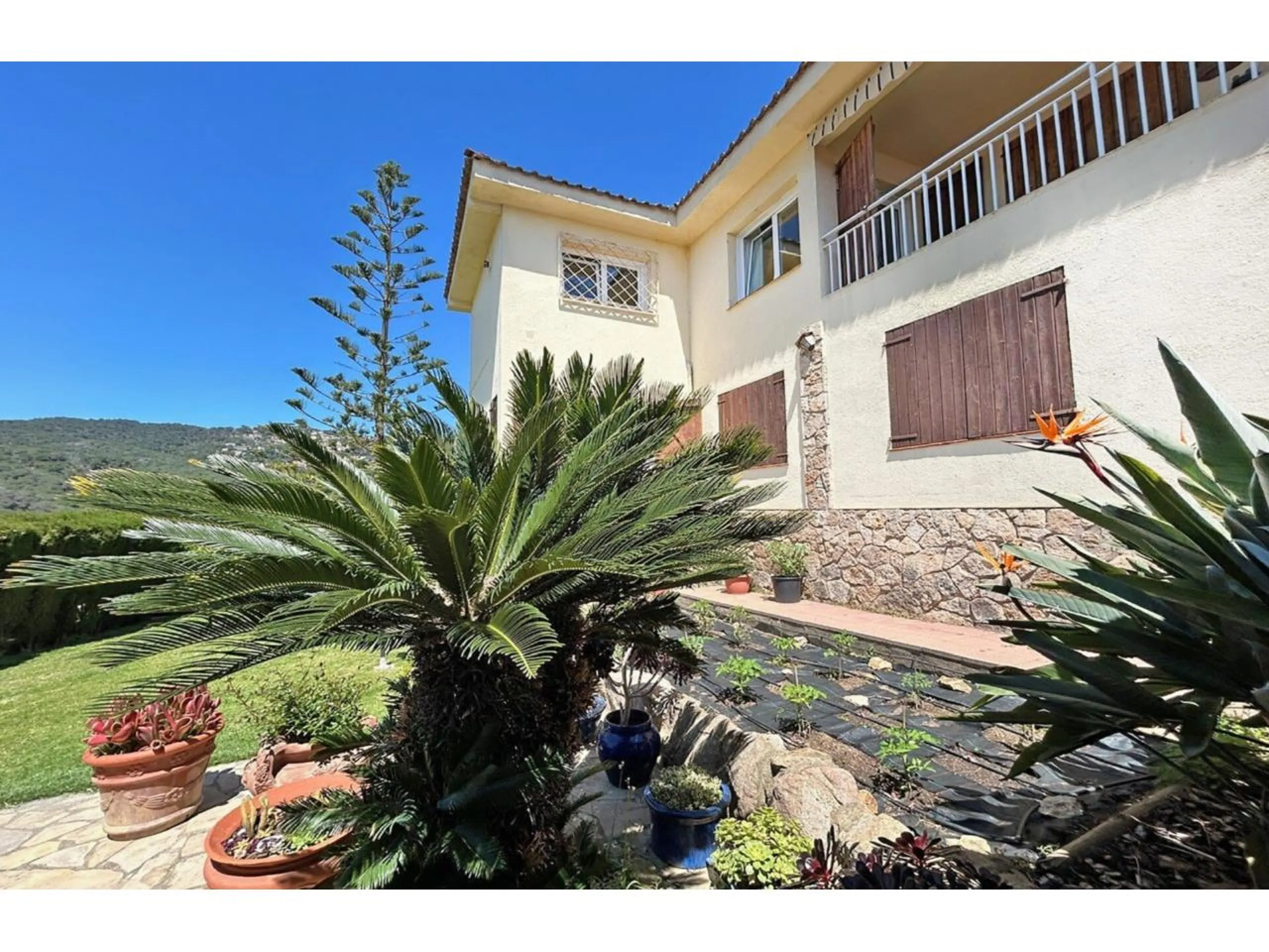 Magnífica casa con jardín y piscina en Cala Canyelles, Lloret de Mar, Costa Brava