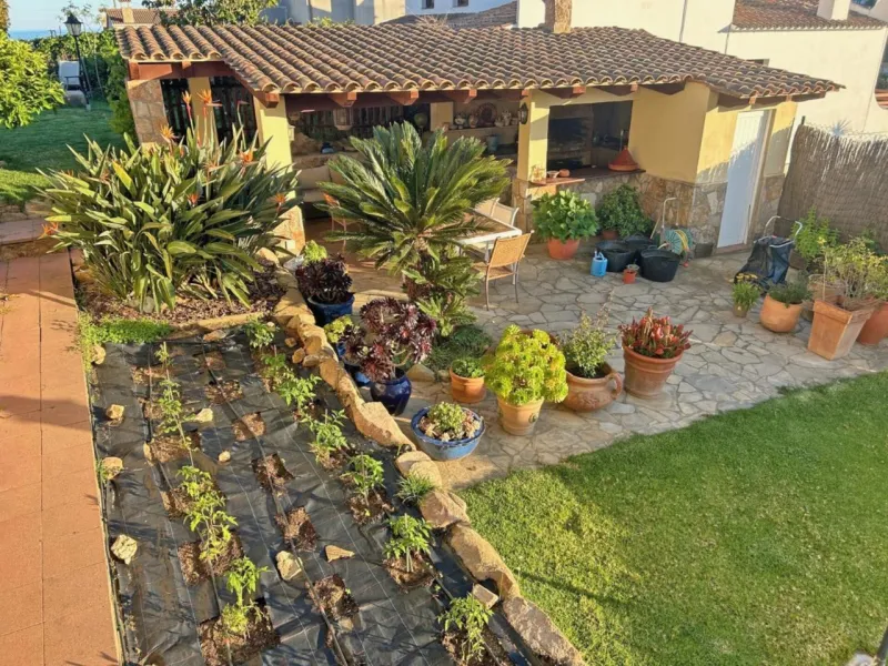 Magnífica casa con jardín y piscina en Cala Canyelles, Lloret de Mar, Costa Brava