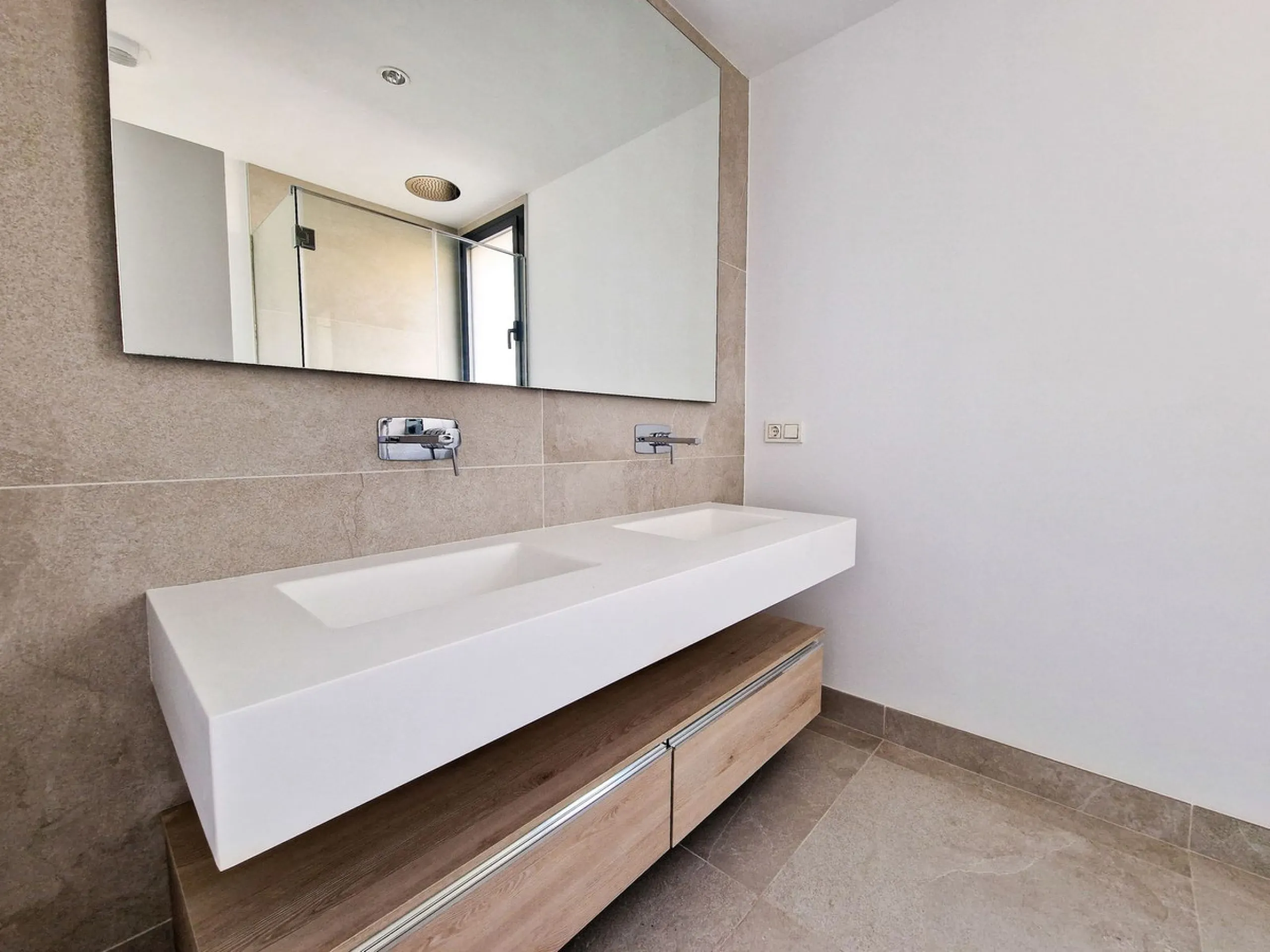 Apartment - Duplex в продаже в Marbella, Málaga. В доме 2 спален и 2 ванных комнат. Площадь дома 138 м²