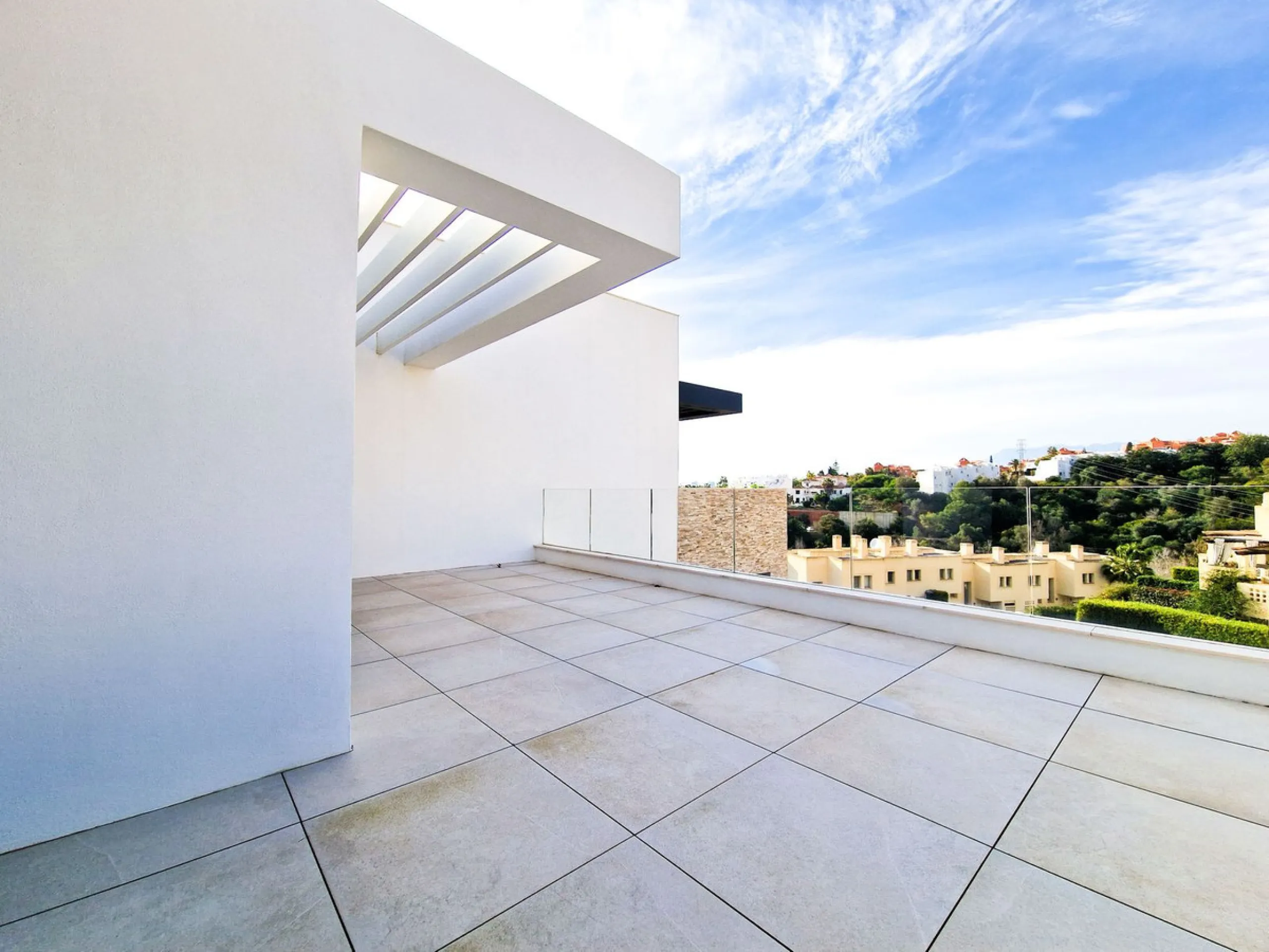 Apartment - Duplex в продаже в Marbella, Málaga. В доме 2 спален и 2 ванных комнат. Площадь дома 138 м²