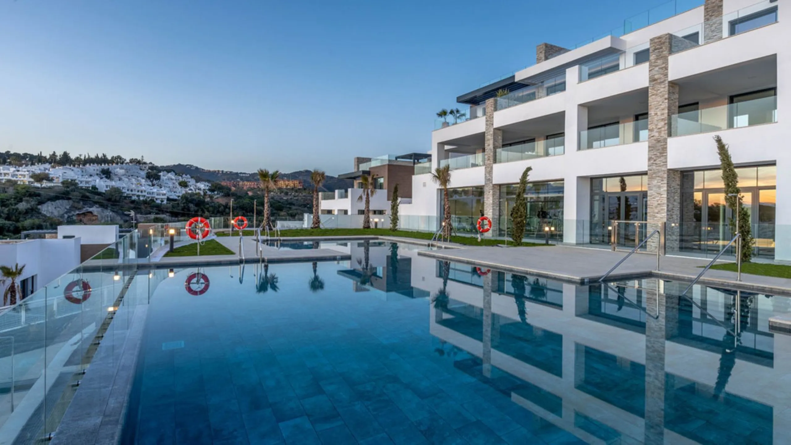 Apartment - Duplex в продаже в Marbella, Málaga. В доме 2 спален и 2 ванных комнат. Площадь дома 138 м²