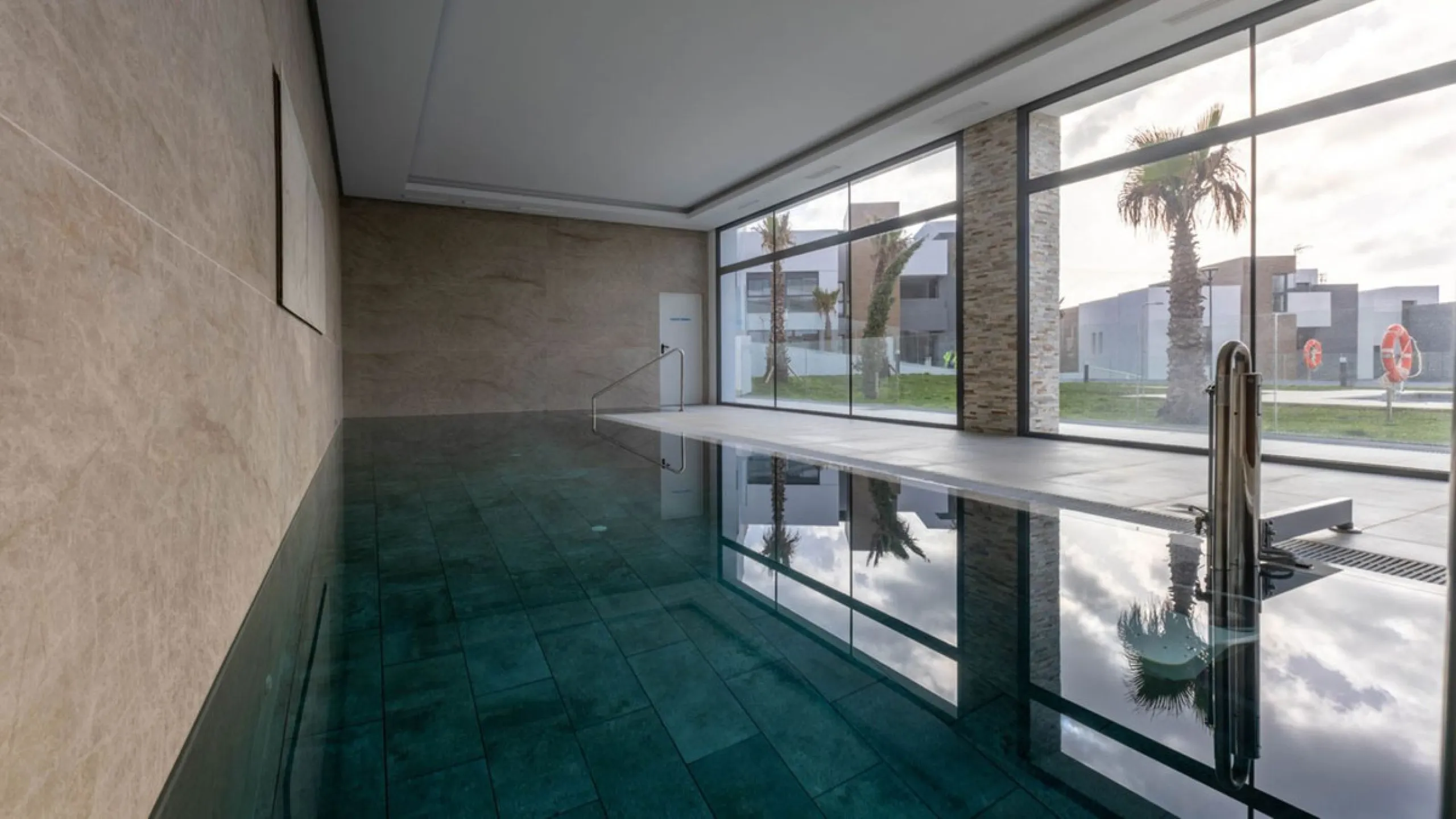 Apartment - Duplex в продаже в Marbella, Málaga. В доме 2 спален и 2 ванных комнат. Площадь дома 138 м²