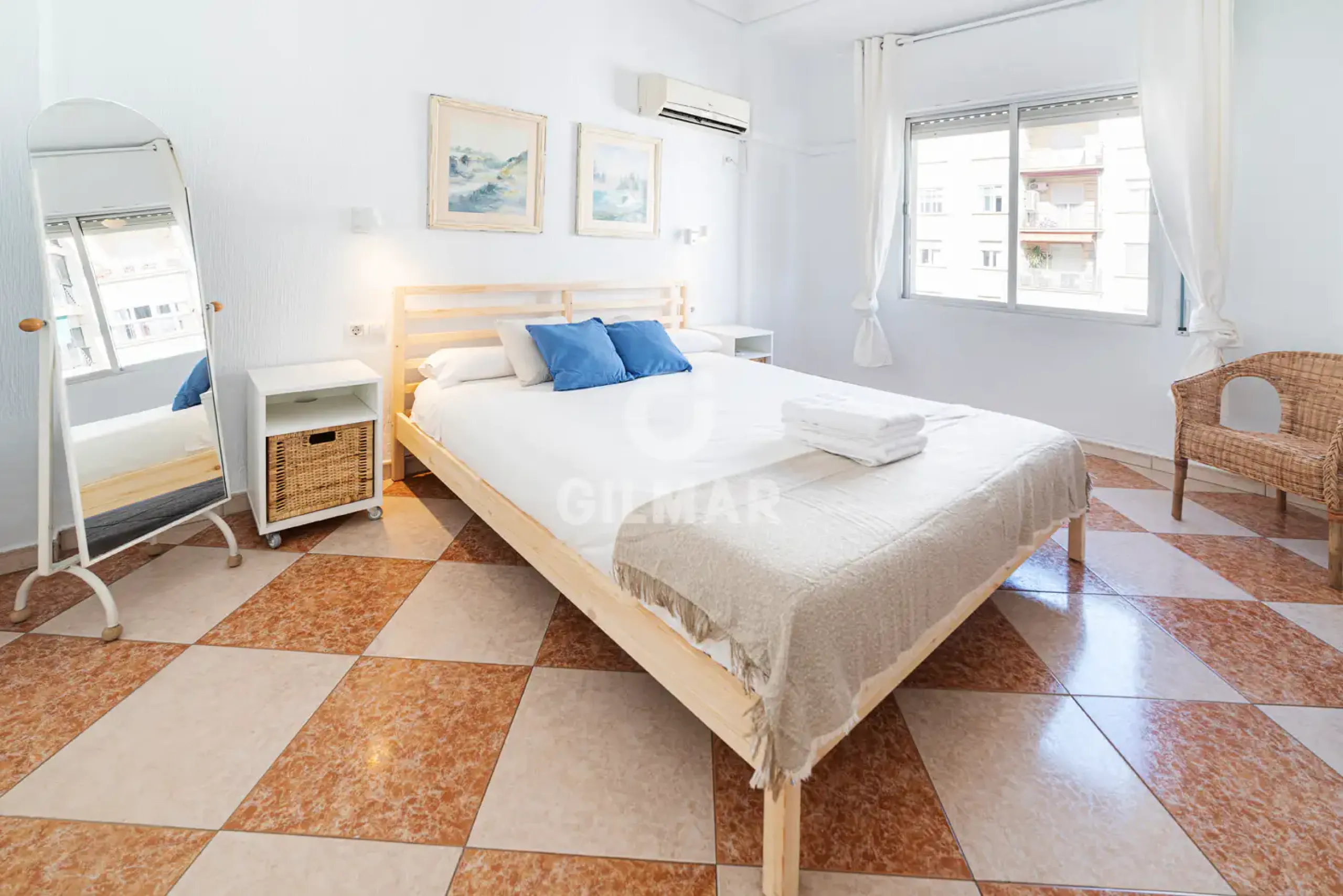 Piso en Los Remedios - Sevilla