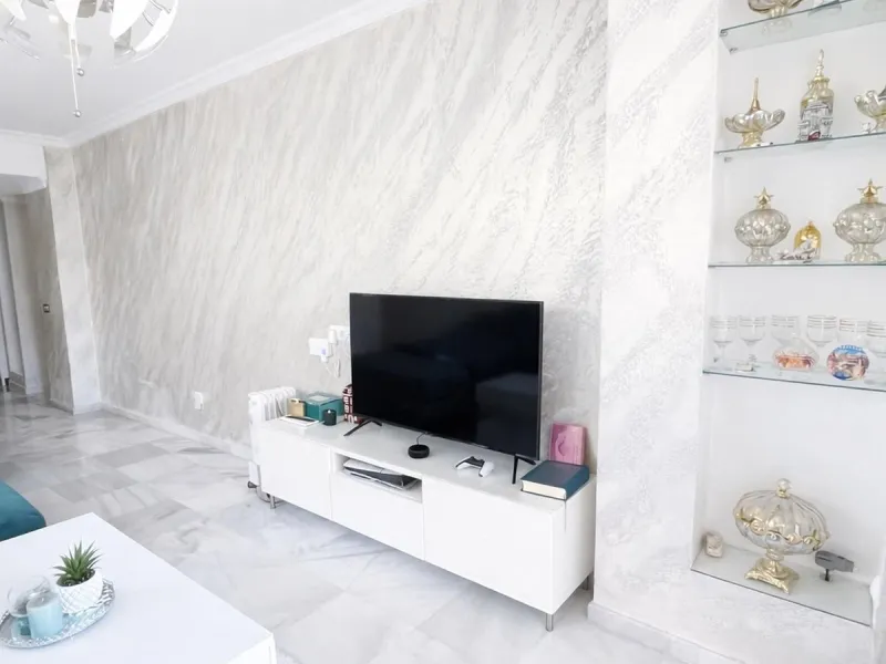 Magnificent ground-floor property for sale in the exclusive Señorio de Gonzaga urbanization. The home offers a total surface area of 100 m², of which 35 m² correspond to a spacious and bright terrace, perfect for enjoying outdoor living thanks to its exce