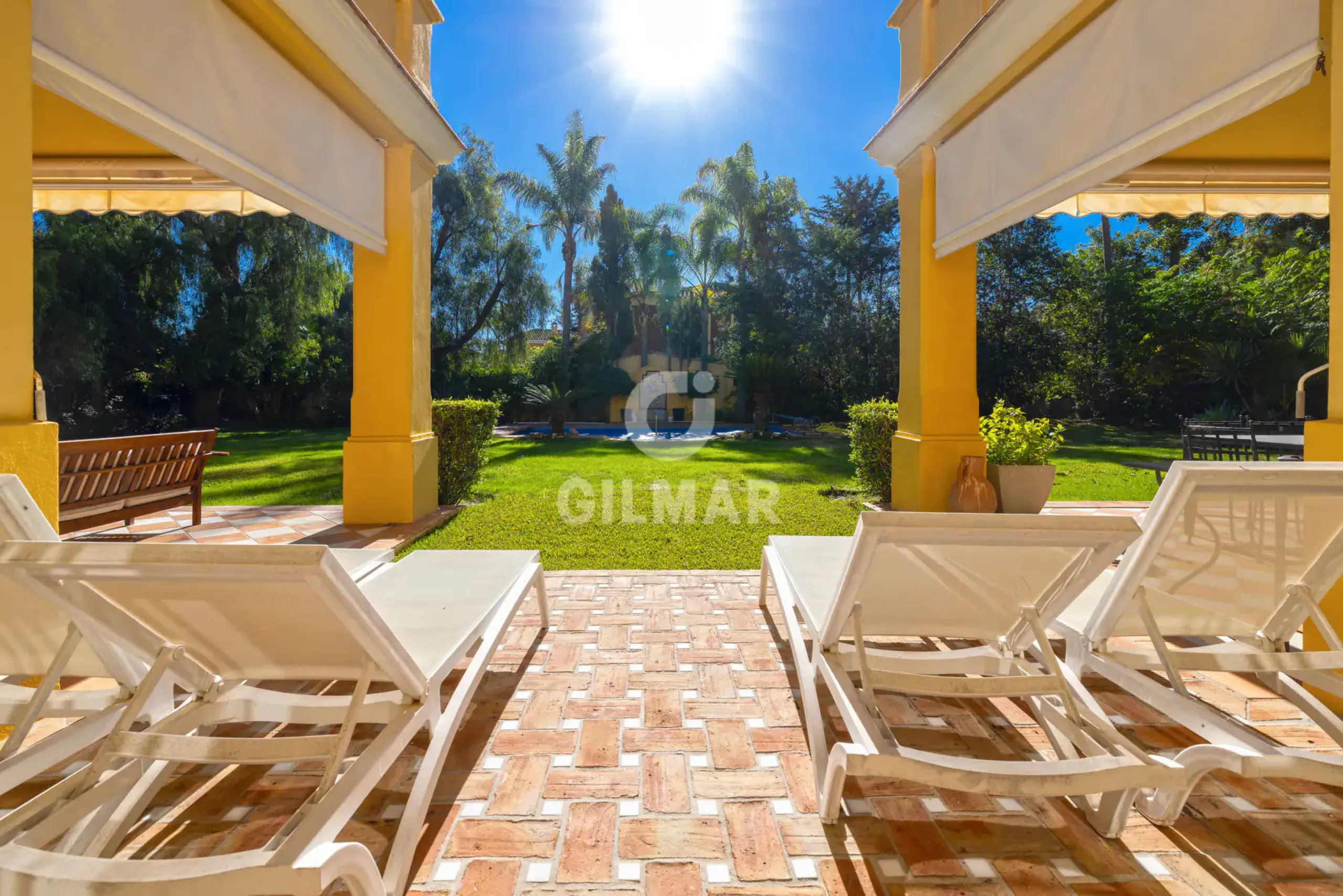 Chalet Independiente en Estepona Este - Málaga