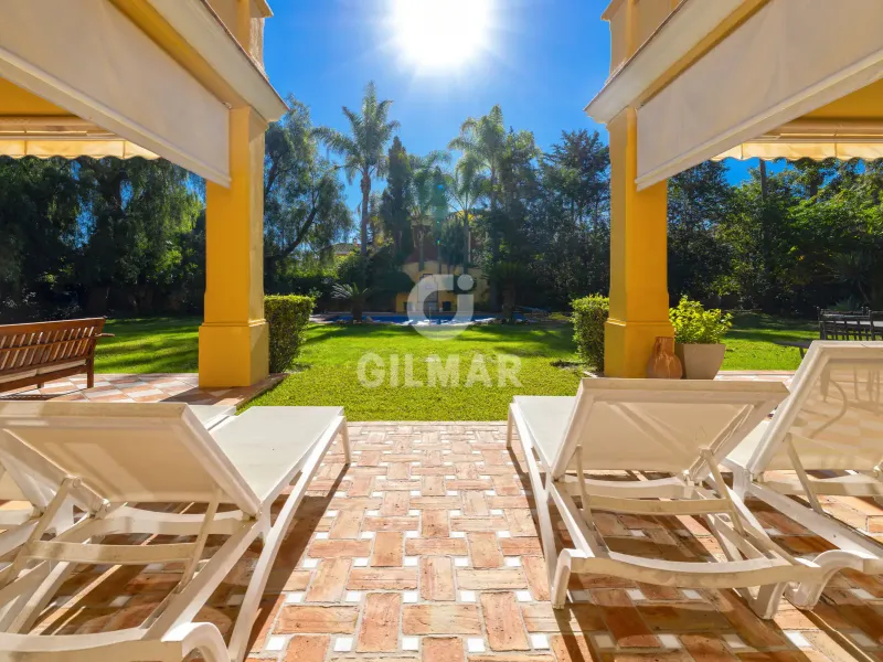 Chalet Independiente en Estepona Este - Málaga