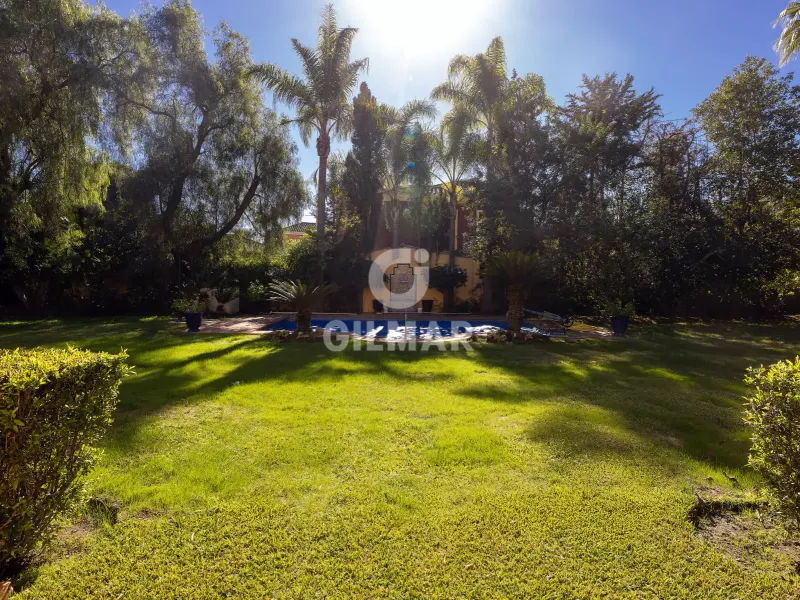 Chalet Independiente en Estepona Este - Málaga
