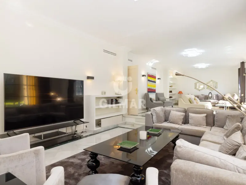 Chalet Independiente en Estepona Este - Málaga