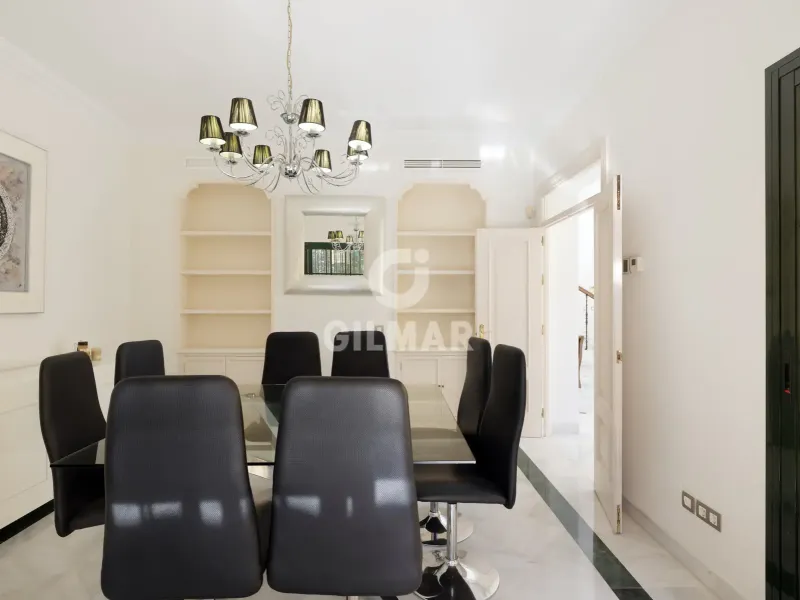 Chalet Independiente en Estepona Este - Málaga