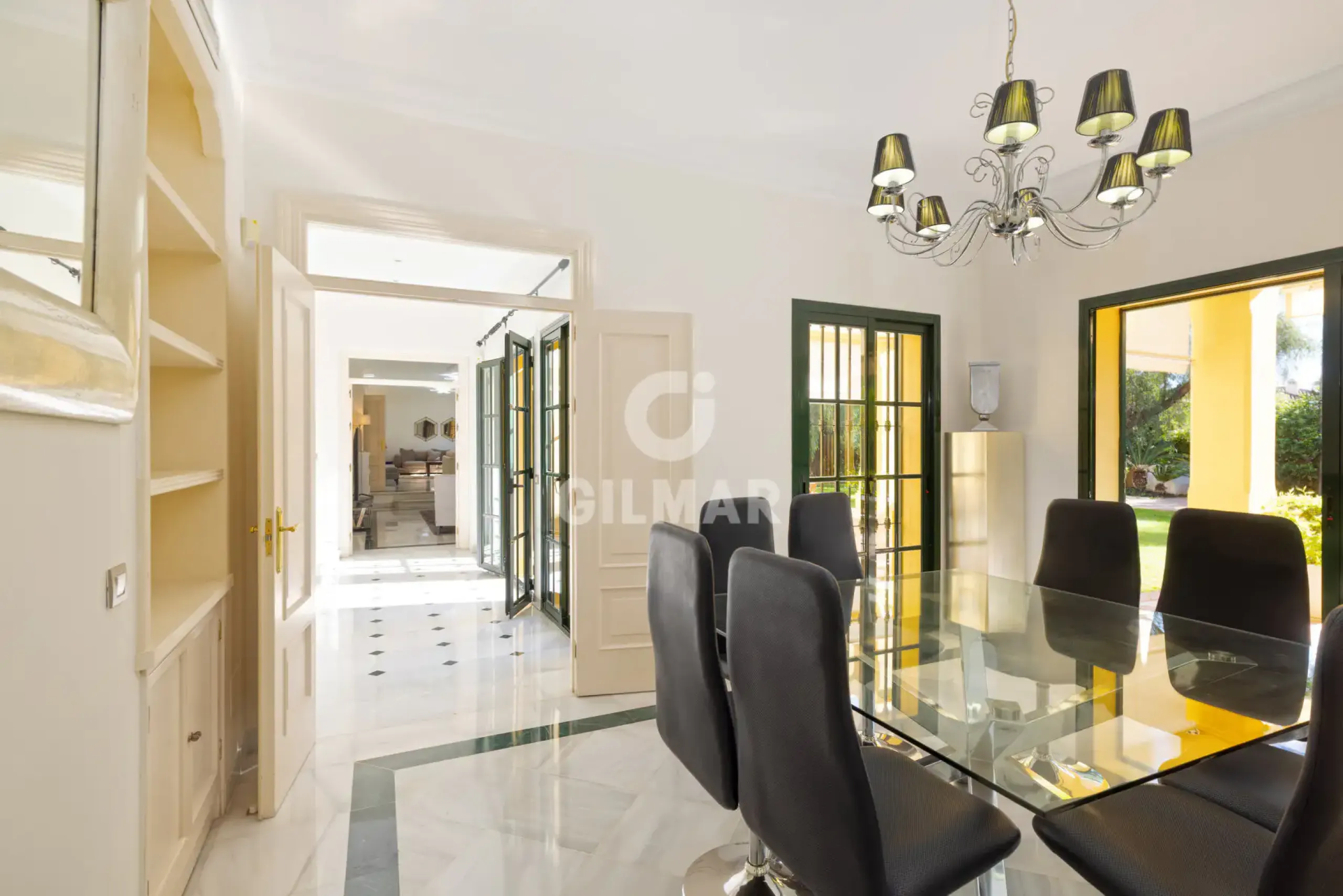 Chalet Independiente en Estepona Este - Málaga