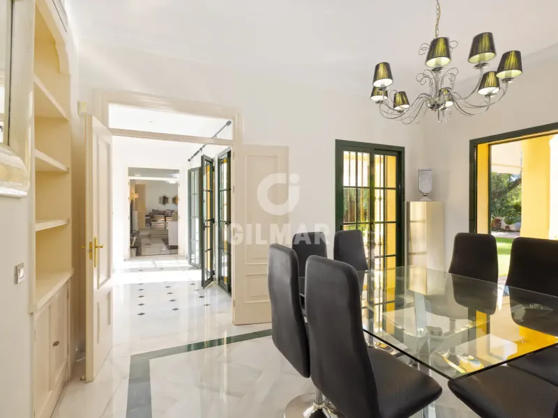 Chalet Independiente en Estepona Este - Málaga