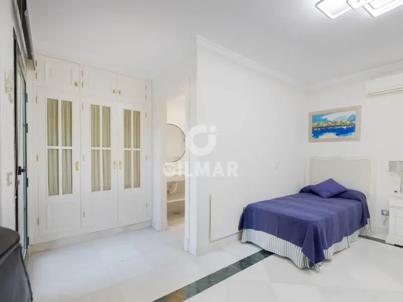 Chalet Independiente en Estepona Este - Málaga