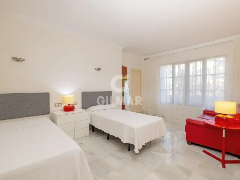 Chalet Independiente en Estepona Este - Málaga