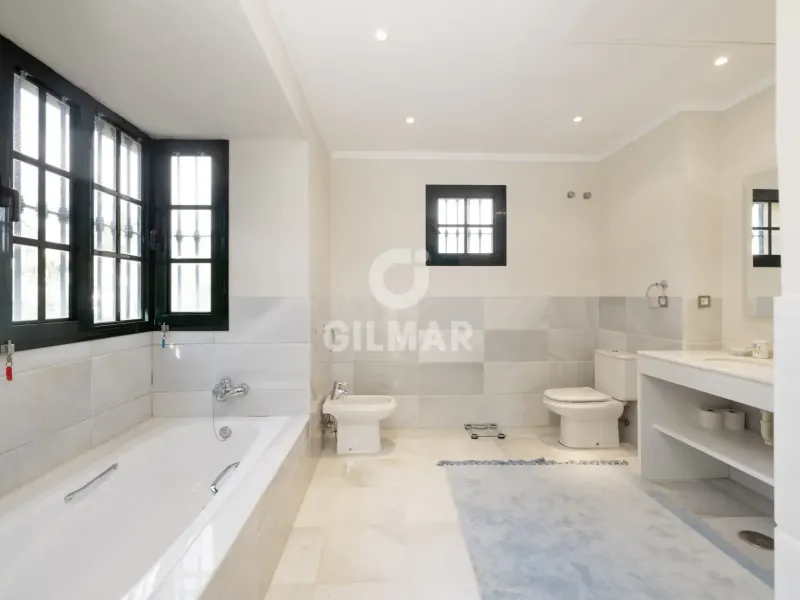 Chalet Independiente en Estepona Este - Málaga