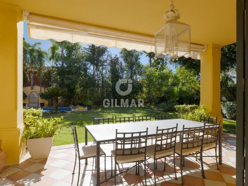 Chalet Independiente en Estepona Este - Málaga