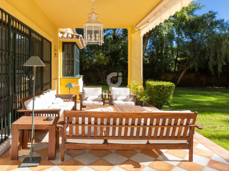Chalet Independiente en Estepona Este - Málaga