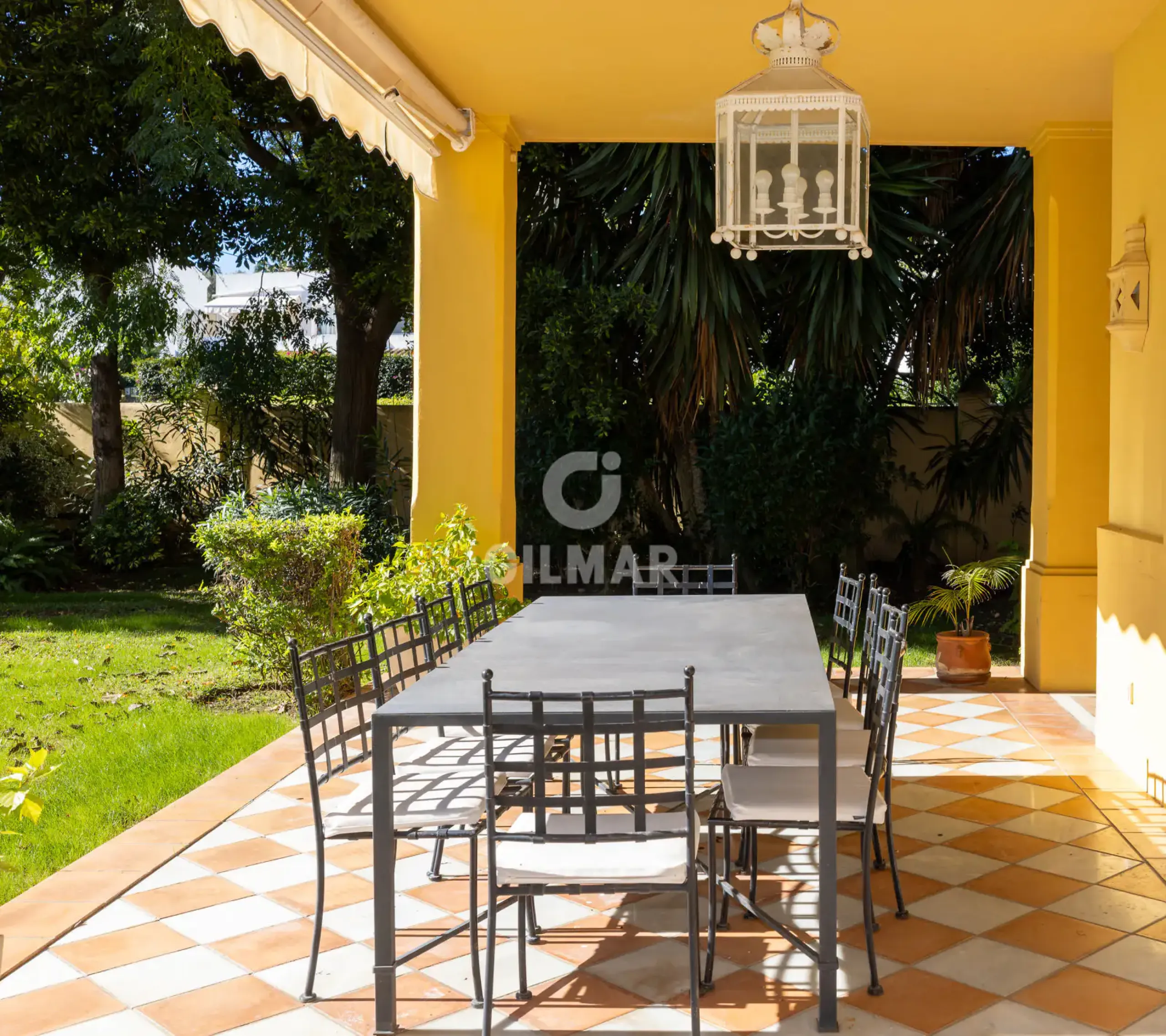 Chalet Independiente en Estepona Este - Málaga