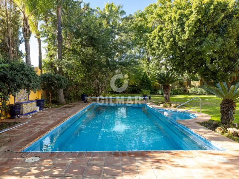 Chalet Independiente en Estepona Este - Málaga