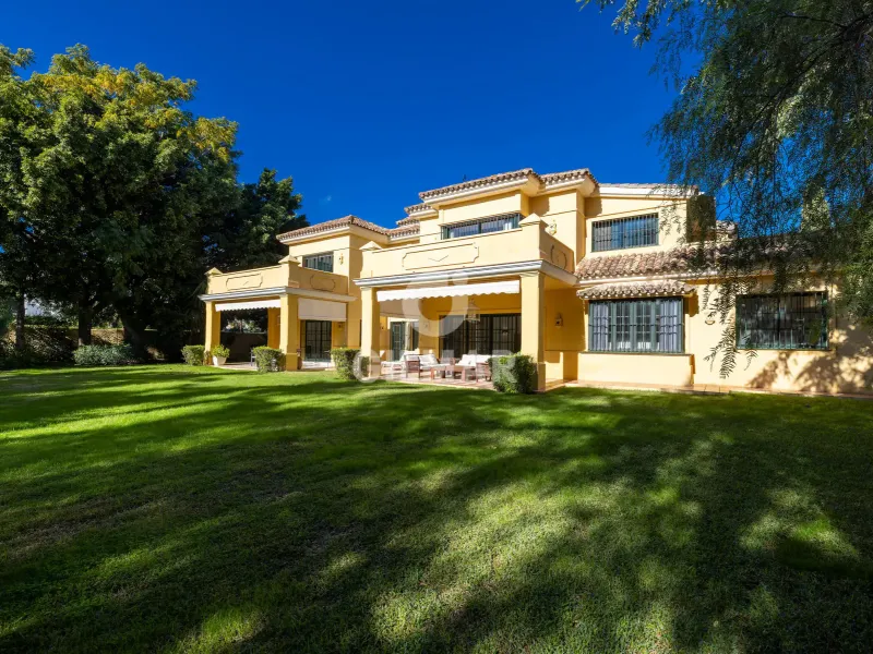 Chalet Independiente en Estepona Este - Málaga